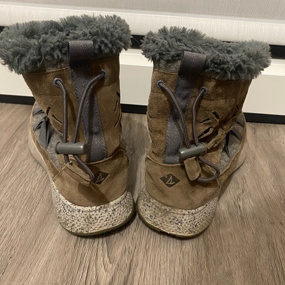 Sperry Shoes - Sperry women’s winter boot size 8.5